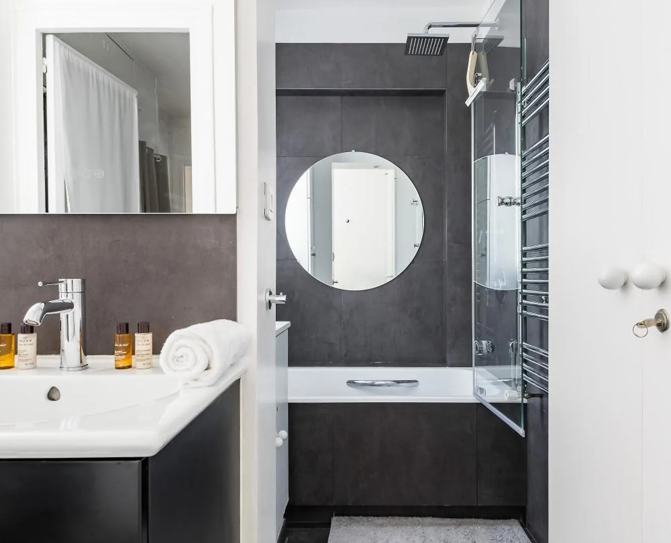 Apartment Veeve - Literary Radiance