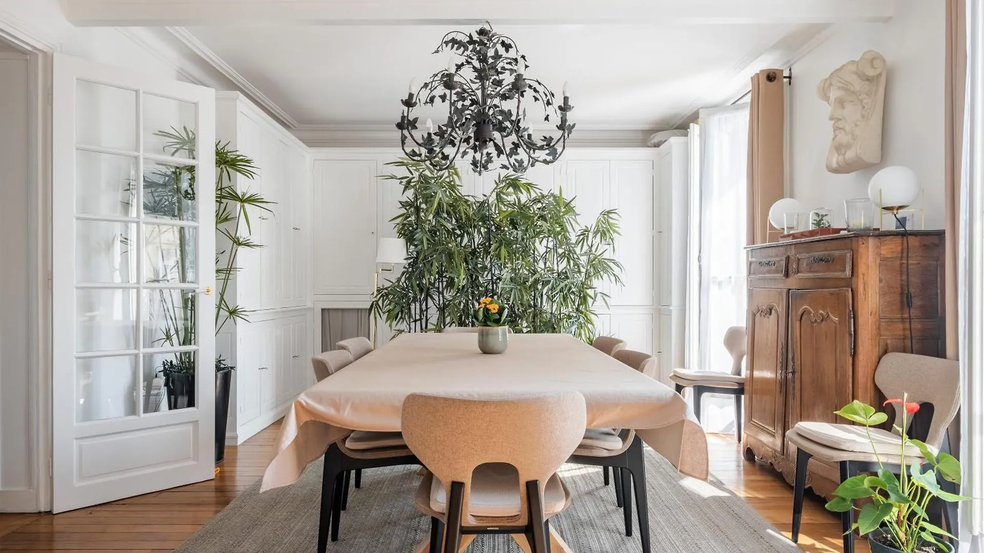 Apartment Veeve - Literary Radiance *